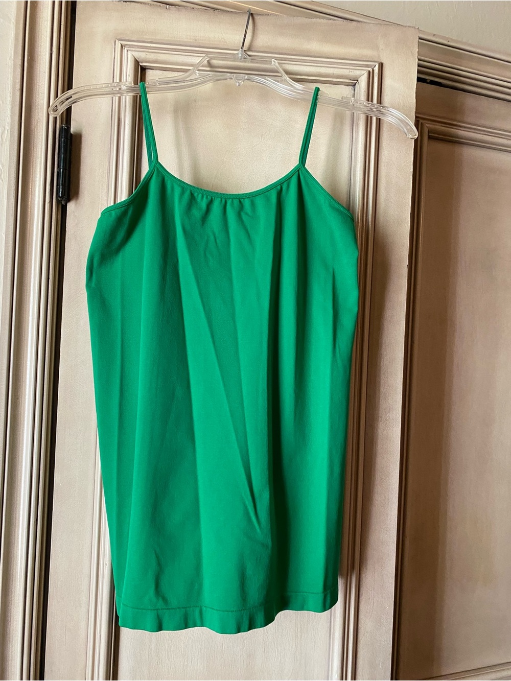 Pure Zone Women’s Green Solid Spaghetti Strap Camisole Tank Top, size S/M
